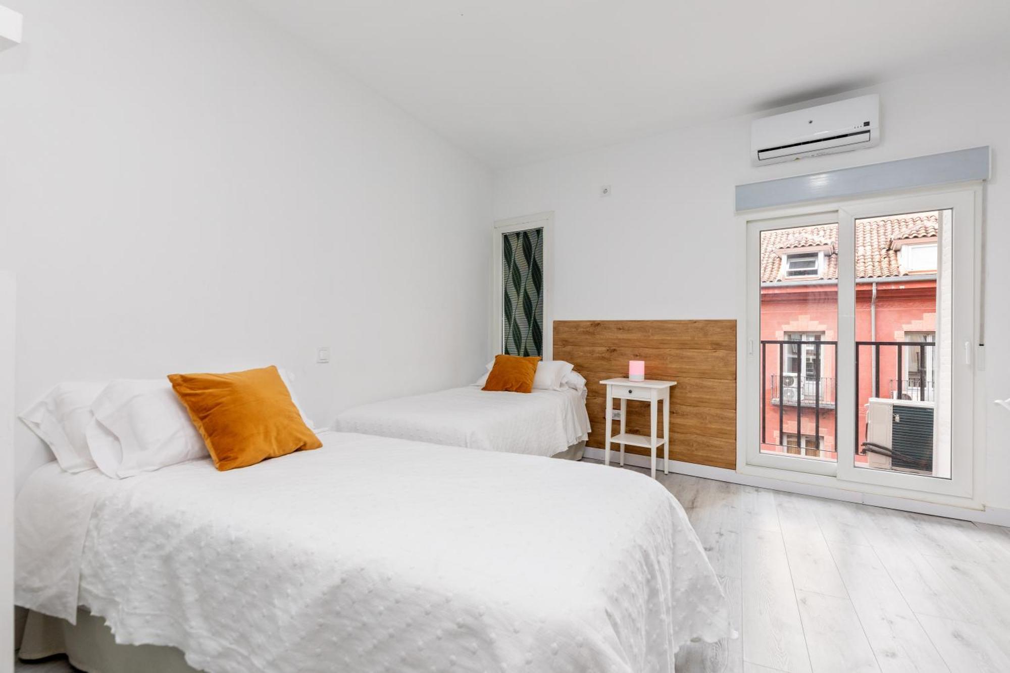 Los Apartamentos Jacinto Benavente Centro Мадрид Екстер'єр фото