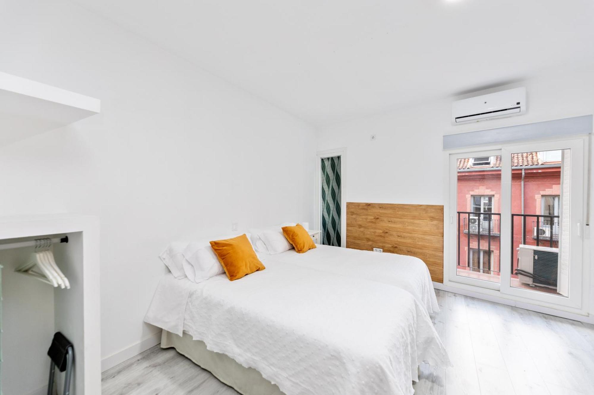 Los Apartamentos Jacinto Benavente Centro Мадрид Екстер'єр фото